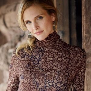 Peruvian Connection Mille Fleur Turtleneck Tee in Size Large